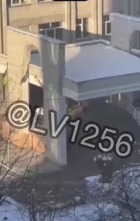 У Львові на подвір’ї початкової школи сталася стрілянина між батьками: один чол...