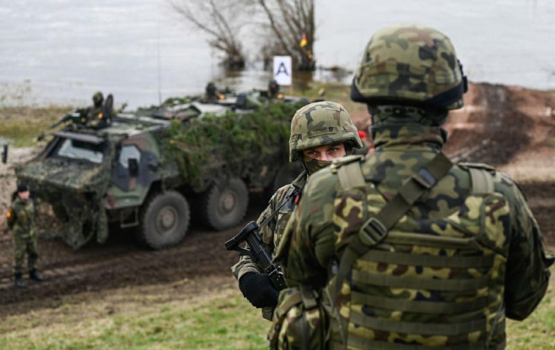 Європа розглядає активні дії у відповідь на гібридні атаки росії, - PoliticoВида...