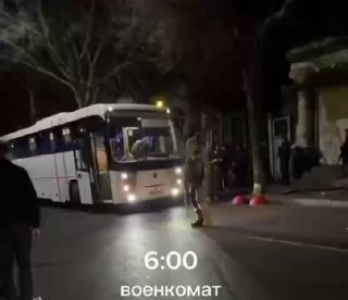 А це кадри з окупованого Бердянська, там українців забрали на війну проти україн...