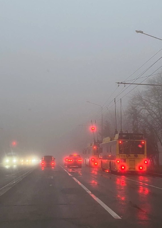 Водії, УВАГА: сьогодні дуже небезпечно на дорогах, густий туман охопив більшість...