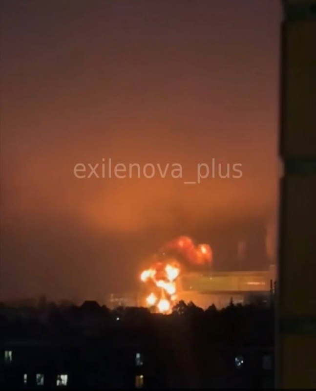 Очевидці продовжують публікувати фото пожежі на Шатурській ДРЕС...