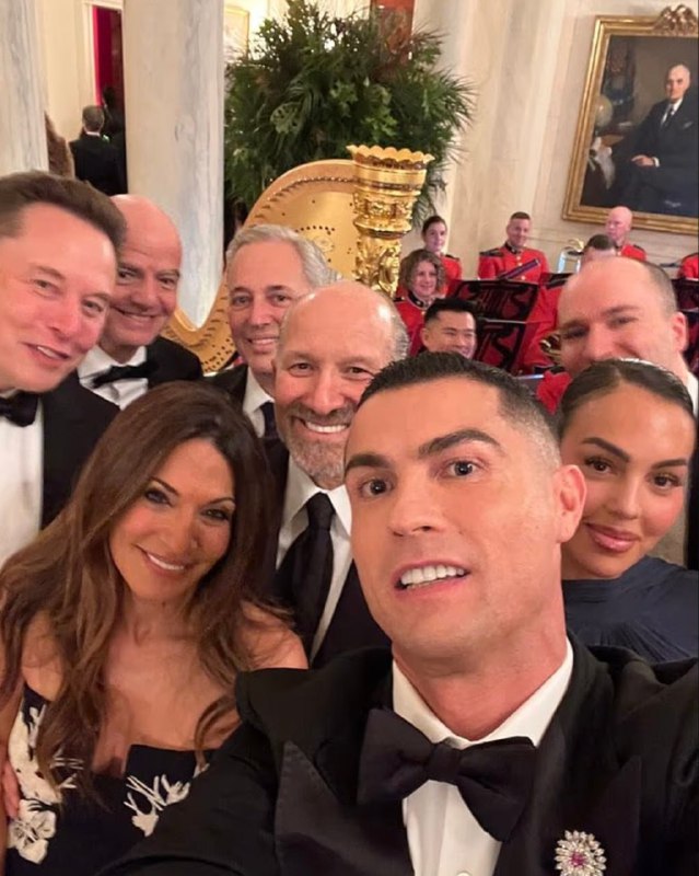 Роналду зробив фото з Маском, Інфантіно, коханою Джорджиною та іншими впливовим...