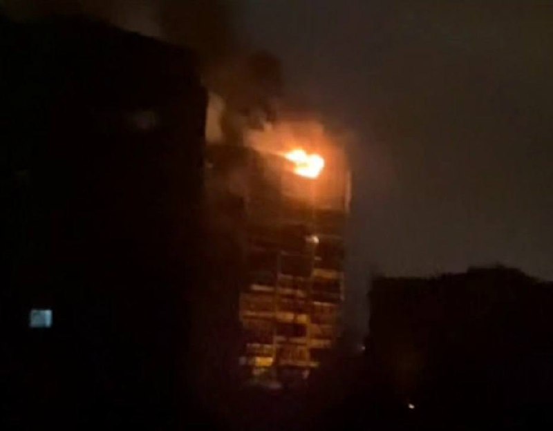 У Запоріжжі безпілотник вдарив по багатоповерхівці...