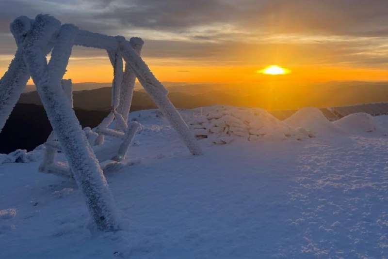 У Карпатах вирує шторм: на горі Піп Іван Чорногірський морозно і вітер 23-25 м/...
