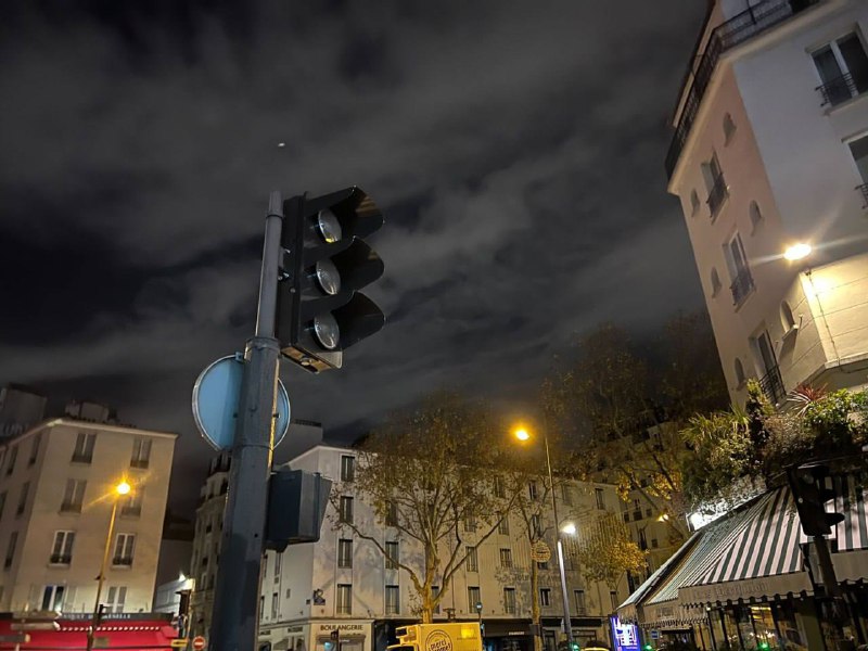 У Парижі стався масштабний блекаут, – повідомляє Sky News. Близько 170 тис. буди...