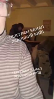 У Подільському районі Києва жінку з дитиною не пустили в укриття під час ворожої...