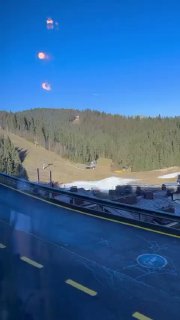 Буковель активно готується до новорічних свят, там штампують і розкидають сніг...