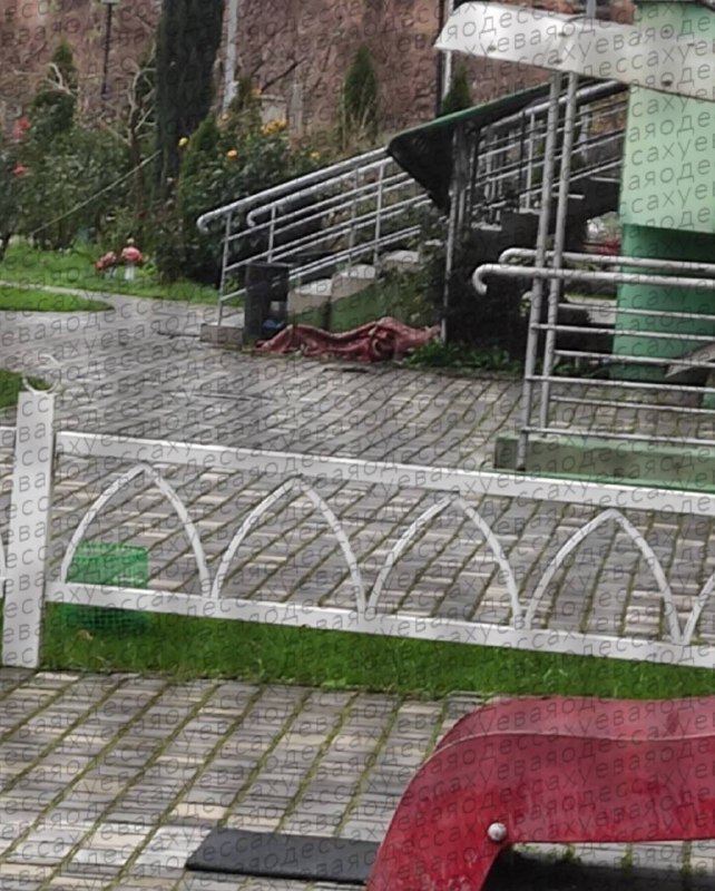 В Одесі дівчина виклала відео в TikTok і вистрибнула у вікно з 17 поверху, — міс...