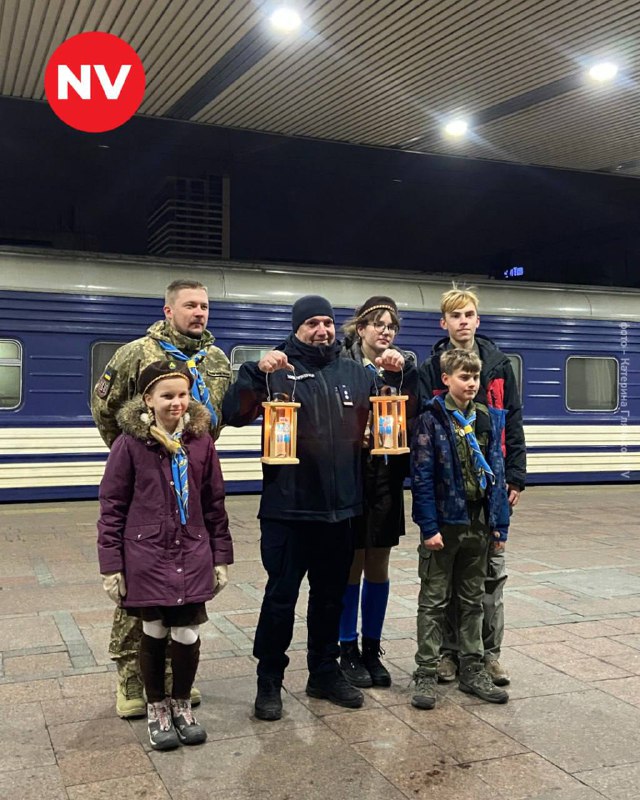 Вифлеємський вогонь миру доставили до Києва, невдовзі вогонь вирушить до інших м...