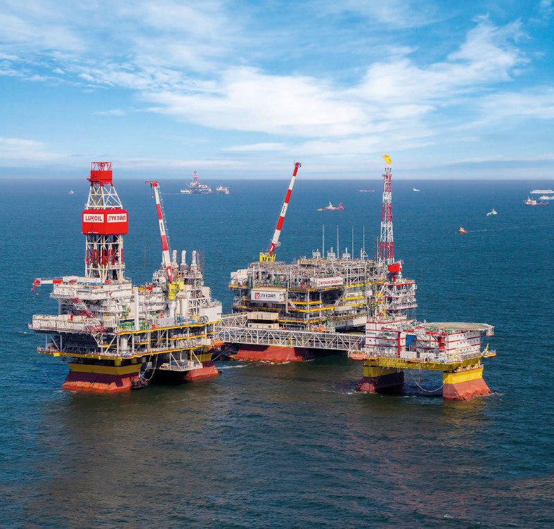 Вперше Україна вразила та зупинила роботу великої російської нафтової платформи ...