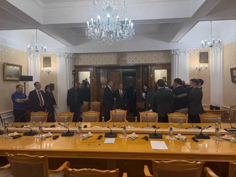 Глава МЗС Китаю перебуває в Москві, де паралельно проходять переговори між США т...