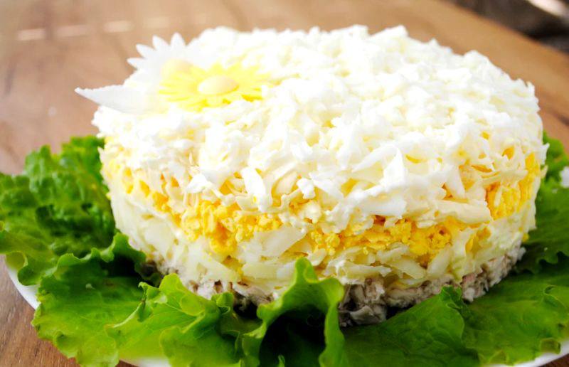 Готуємо салат «Наречена»  Спробуйте святковий класичний, легкий і дуже ніжний са...