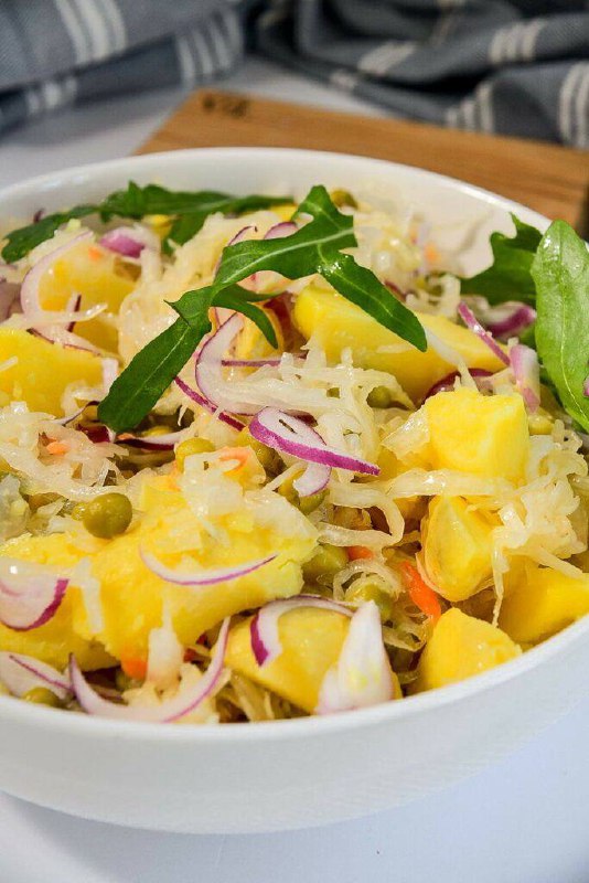 Готуємо салат «Соковита насолода» Невпинно наближаються різдвяно-новорічні свята...