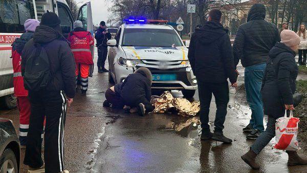 Жахлива трагедія: поліцейські збили жінку з дитиною на пішохідному переході — ди...