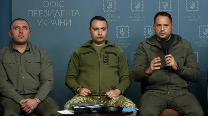 За тиждень до відставки Єрмак хотів домогтися звільнення голови СБУ Малюка, щоб ...