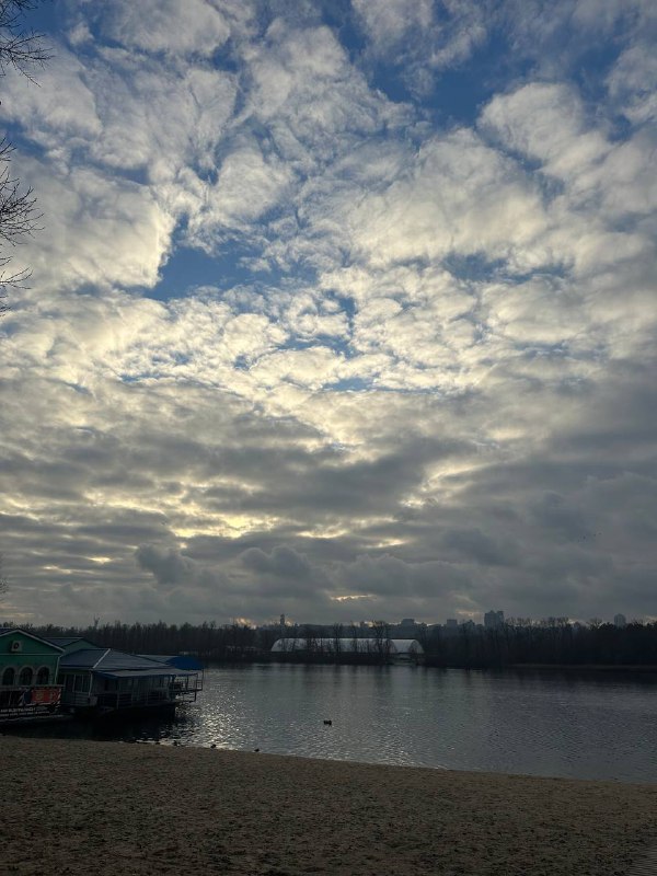 Завтра в столиці +7, але якісь хмари, мокрувато та сироАле… пʼятниця! Отже зранк...