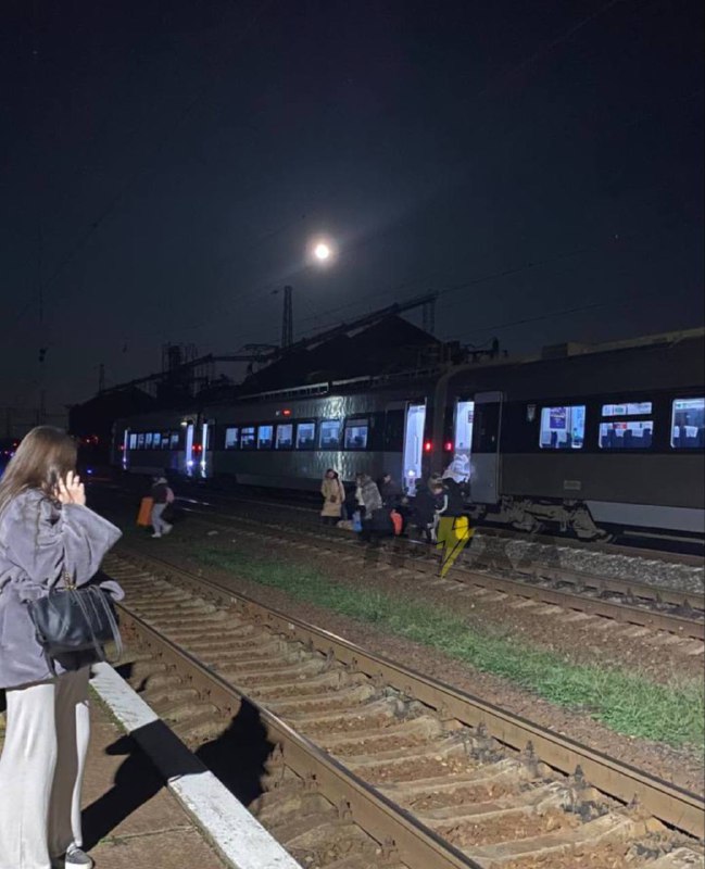 Заміновано потяг Інтерсіті Запоріжжя–Київ: пасажирам наказали покинути вагони, л...