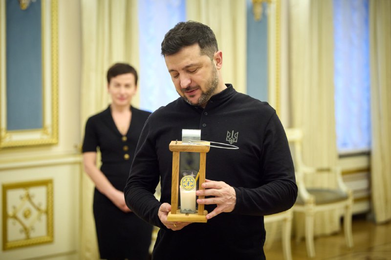 Зеленський прийняв Вифлеємський вогоньЗі слів президента, "важливий символ єднос...
