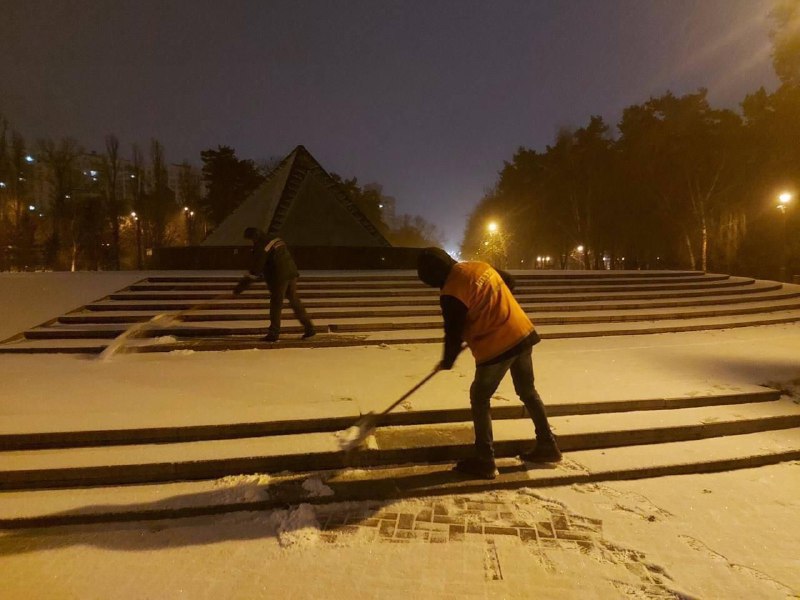 Київ нарешті дочекався снігу.В Мережі діляться атмосферними кадрами, на вулицях ...