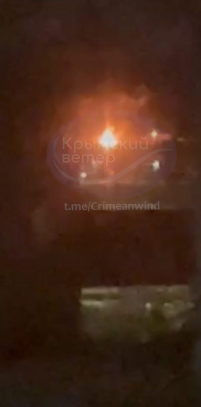 Крим масовано атаують дрони і ракети, вибухи лунають на всьому півострові Як по...