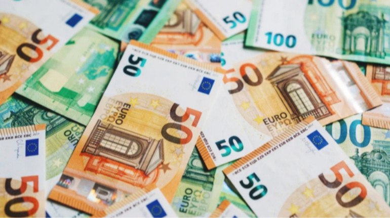 Курс євро оновив історичний максимум: на 17 грудня встановлений курс 49,66 грн,...