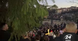 Львів попрощався зі Степаном Гігою. На Личаківському кладовищі сотні людей в оди...