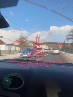 На дорогах у Буковель кілометрові пробки – руху майже немає, — місцеві каналиЧер...
