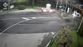 На мотоциклі намагався прорватись до Румунії: на КПП "Порубне" затримали зухвал...