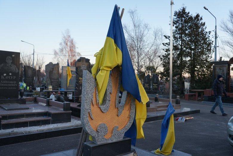 На фото – наслідки атаки по цвинтарі та Алеї Героїв у ЧеркасахВчора ворог у Свят...