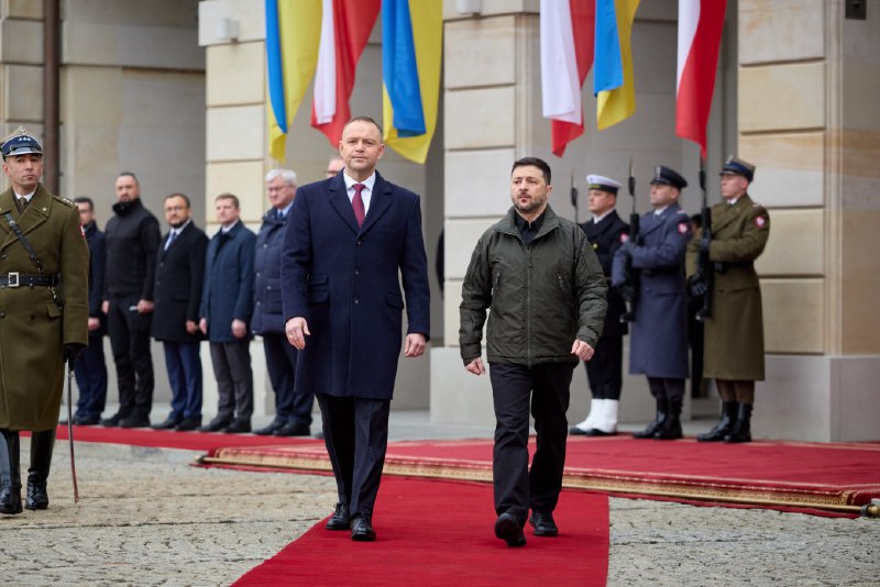 Немає ніякого приниження: Експерт відповів на інсинуації щодо візиту Зеленського...