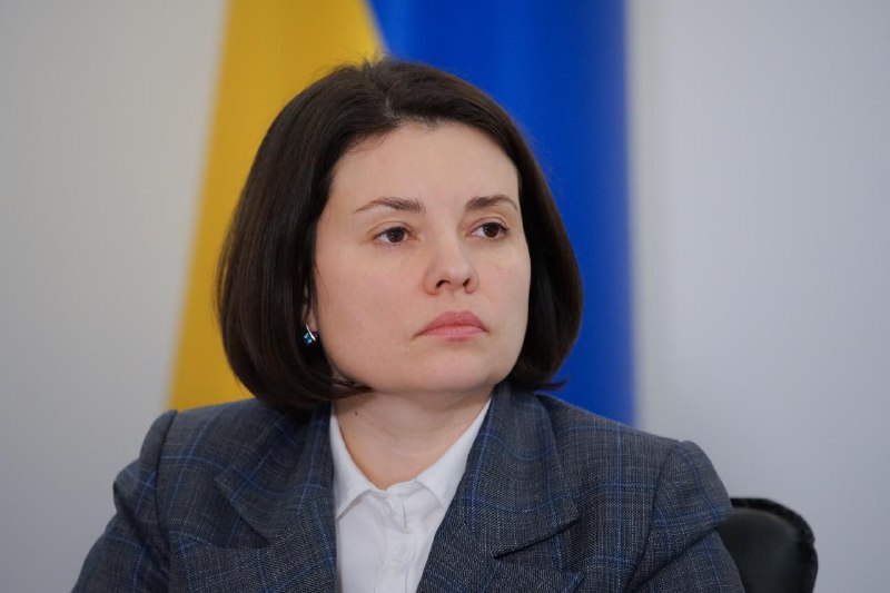 Податкова не відстежує люксовий одяг українців, але Range Rover - сигнал для пер...