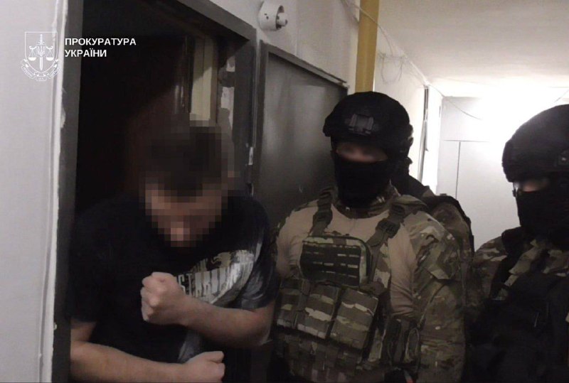 Протягом 7 років недобатьки розбещували малолітню доньку та знімали з нею порно ...