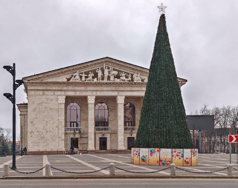 Рашисти відкрили продаж квитків у Маріупольському драмтеатріПерші вистави планую...