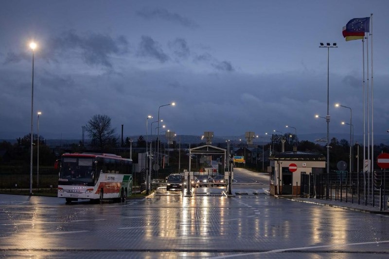 Рекордний ажіотаж на КПП Львівщини: за добу прикордонники оформили понад 75 тис...