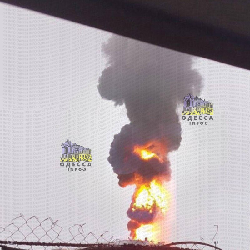Русня вдарила по порту Південний на Одещині, палають резервуари Ворог щодня теро...