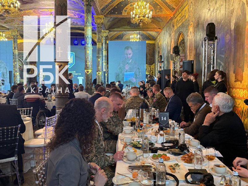 Сьогодні у Києві відбувся Другий військовий молитовний сніданок На заході були ...