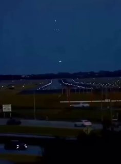 Так виглядає взлітно- посадкова смуга найзанятішого аеропорту світуЦе аеропорт Х...