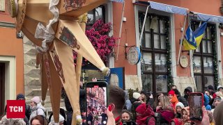 Традиція крізь покоління: у Львові урочисто пронесли Різдвяного дідухаВважається...