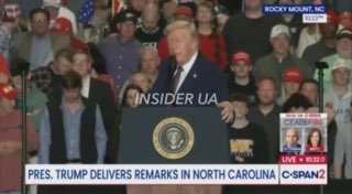 Трамп розповів американцям про "трусики" своєї дружини Меланії замість економічн...