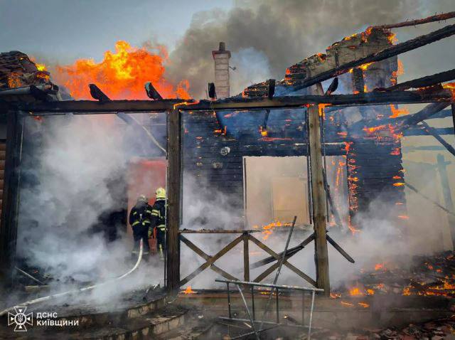 У Ворзелі вщент згорів приватний будинок, — ДСНСПід час пожежі постраждав 60-річ...