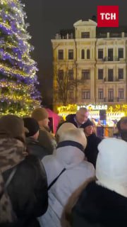 У Києві запалили головну ялинку країни. Різдвяне деревце на Софійській площі за...