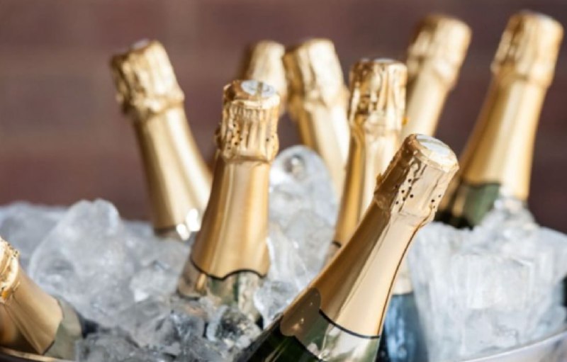 У Новий рік без шампанського та коньяку: виробники алкоголю уже не зможуть викор...