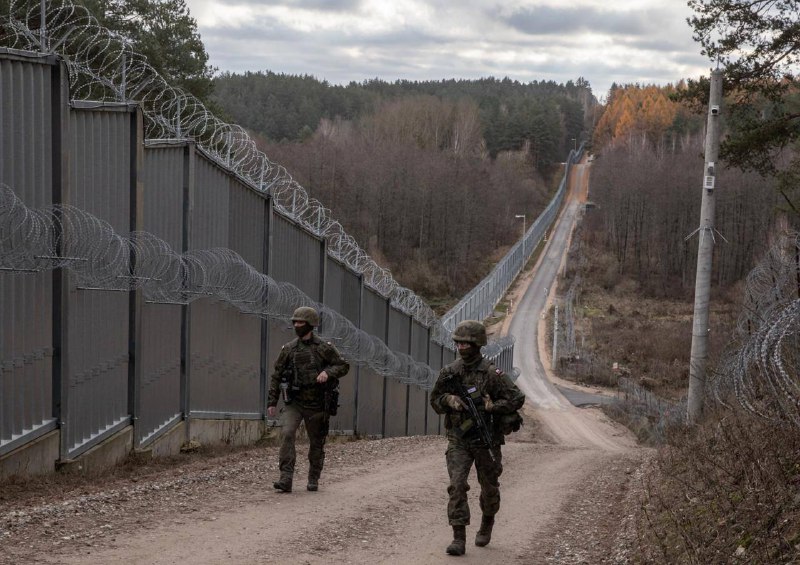 У Польщі добудують нову лінію протидронових укріплень на кордоні приблизно за д...