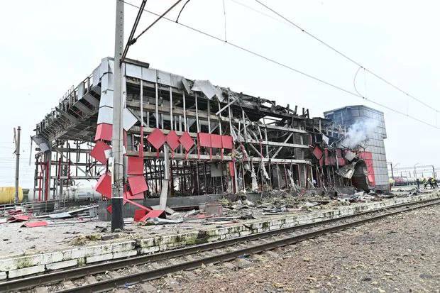 У Фастові побудують новий залізничний вокзал на місці розбомбленого росіянамиПо...