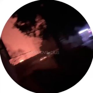 У місті Лівни в Орловській області Росії велика пожежа. Місцеві мешканці кажуть ...