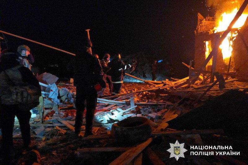 Фото наслідків масованої атаки авіабомбами на Слов’янськ Одна з бомб влучила в ...