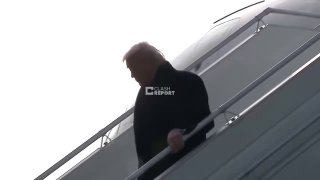 Літак Трампа успішно приземлився у США. За даними CNN, президент і особи, що йог...