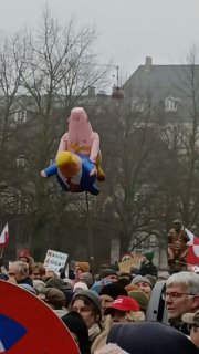 А це ситуація в Данії: так проходить мітинг на підтримку Гренландії та проти Тр...