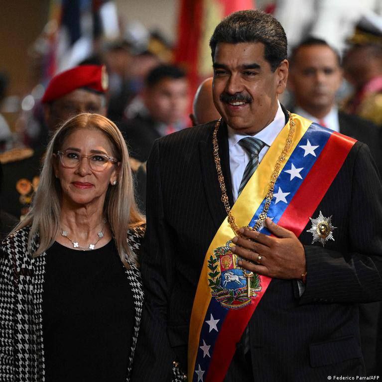 Американські спецпідрозділи захопили Мадуро та його дружину Флорес прямо в спаль...