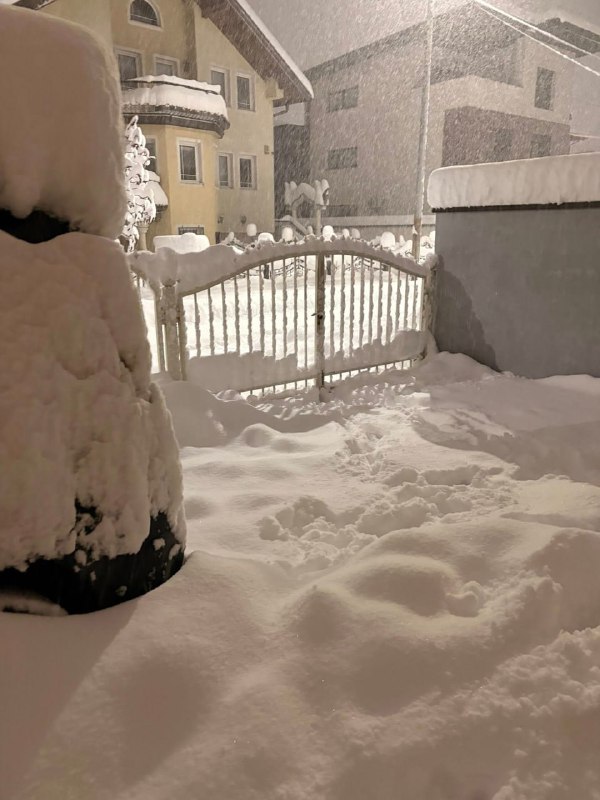 Боснію та Герцеговину завалило снігомОпади тривали не одну годину і десь за півд...